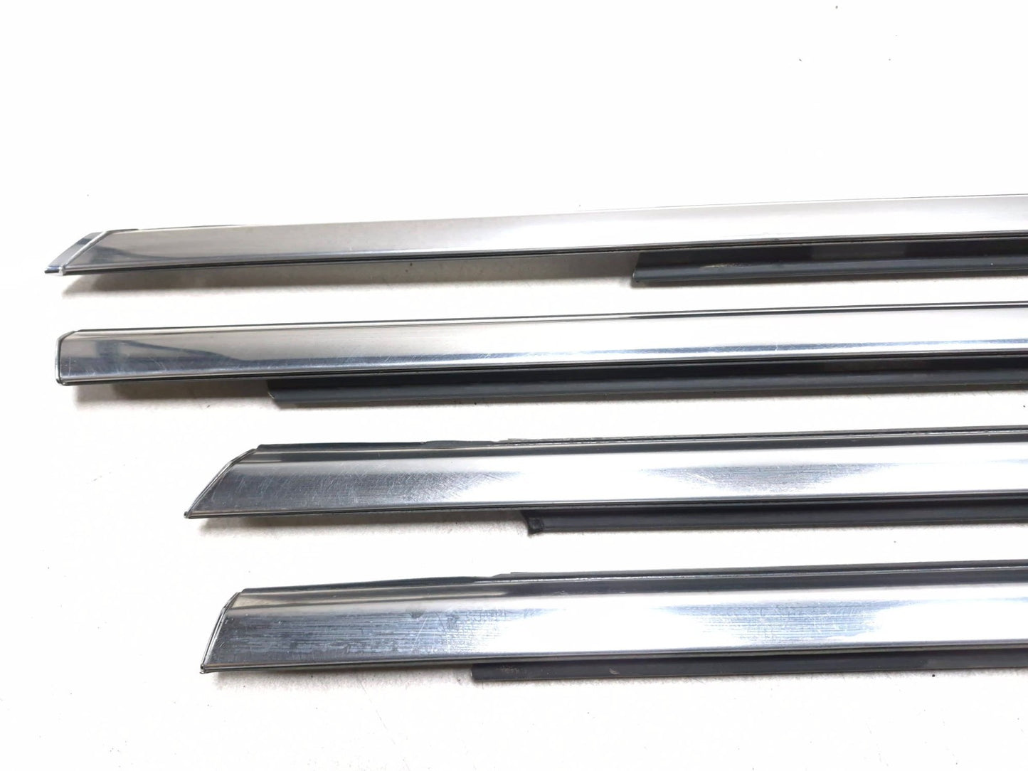 2018 Chrysler 300 Limited Front & Rear Door Trim Stripe Molding Swipe 4 Pcs OEM