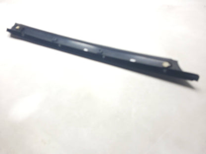 2007 Range Rover A Pillar Exterior Windshield Molding Passenger Side Right OEM
