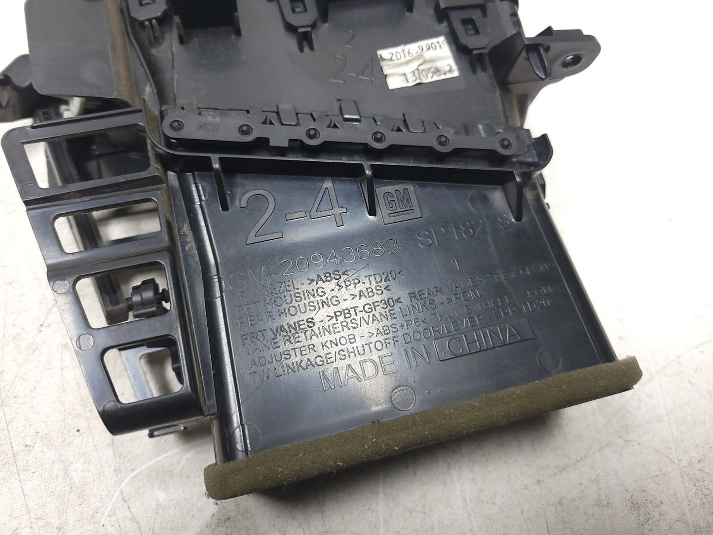 2014 - 2019 Silverado 1500 Center Air Vent Grill Dash Dashboard Left & Right OEM