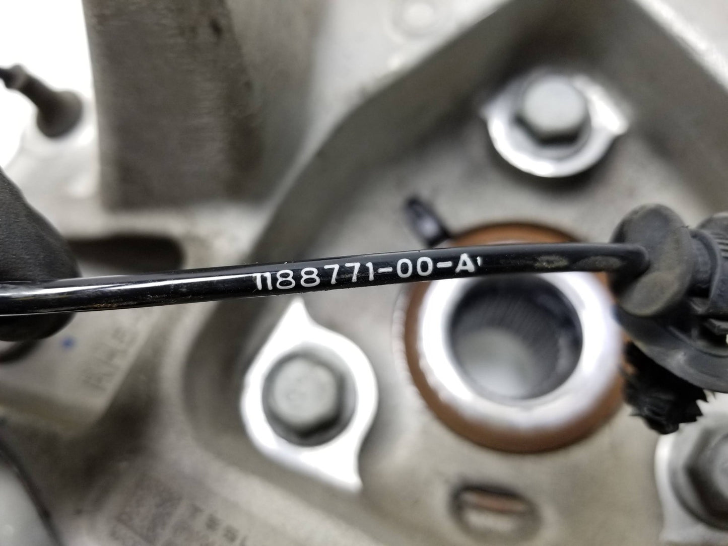 2021 Tesla Model 3 Rear Spindle Knuckle Passenger Side Right 1044416-00-g OEM