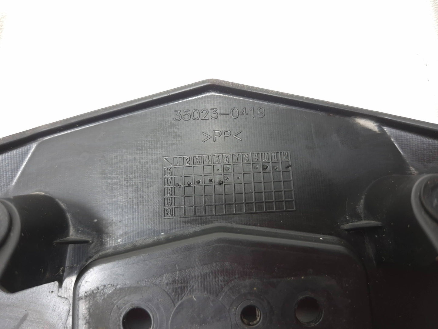 2018 Kawasaki Ninja 650 Ex650 Rear Undertail Fender & Battery Box Pair OEM