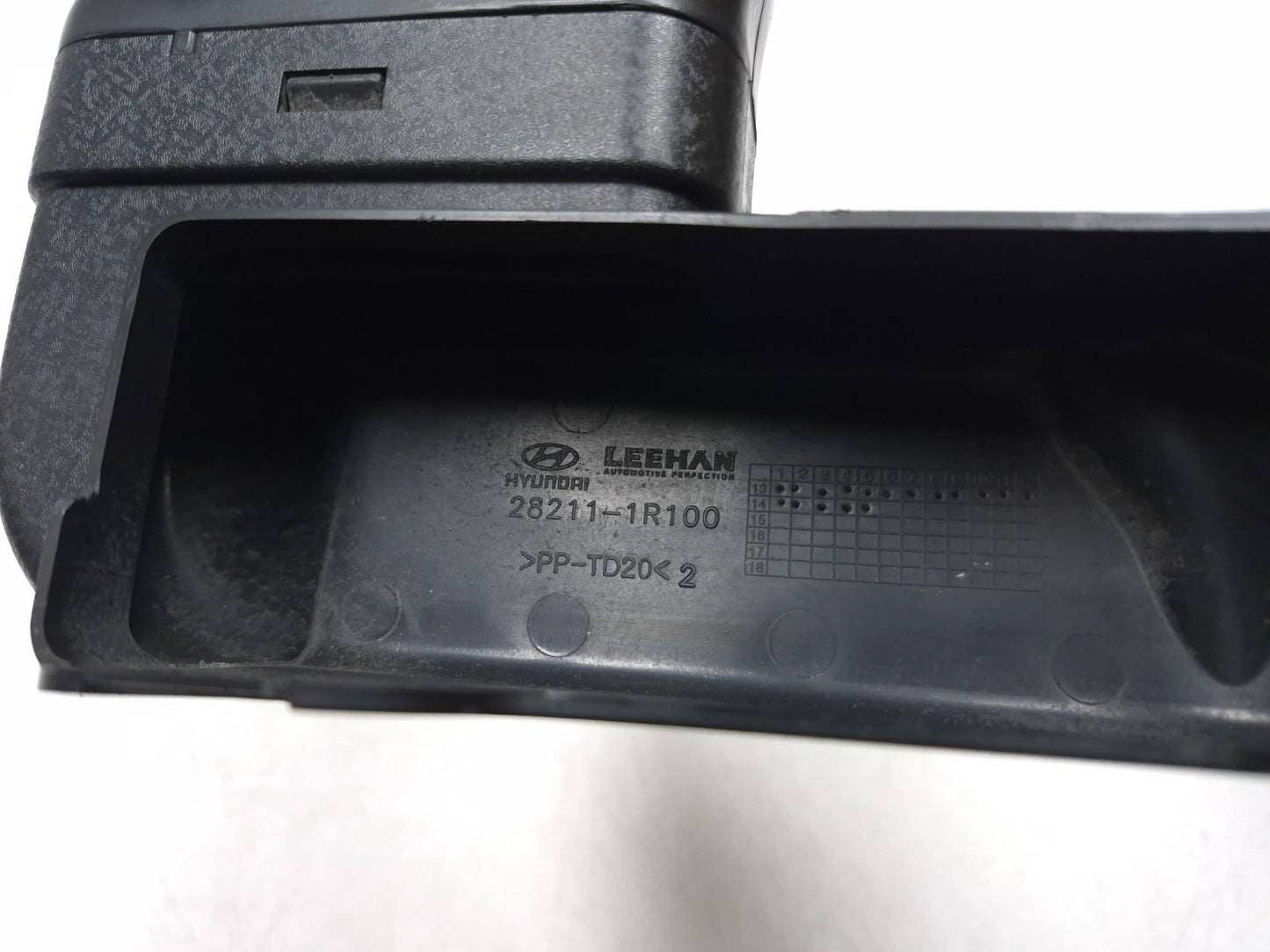 2014 Hyundai Accent Air Cleaner Intake Duct Tube Hose OEM