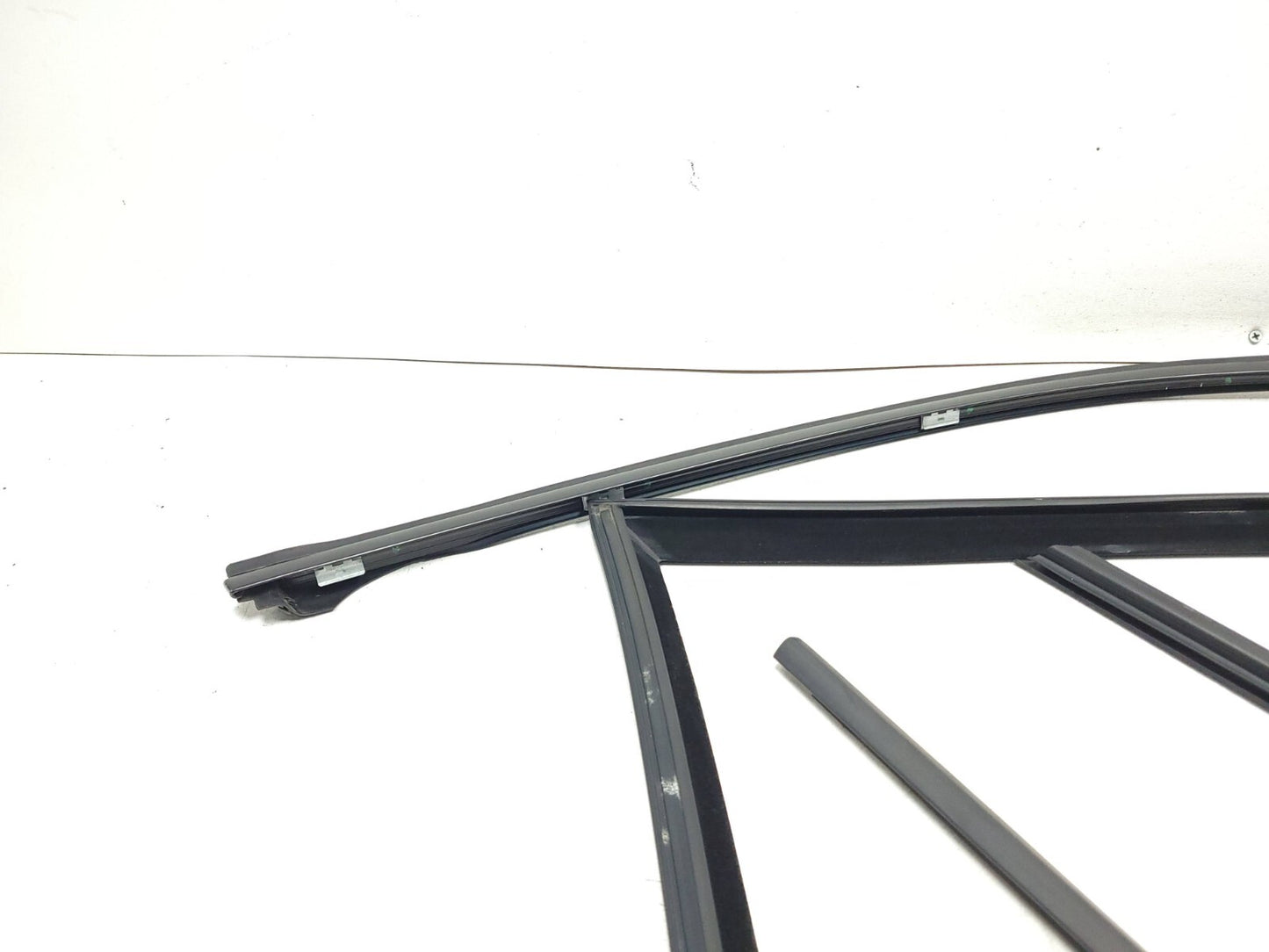 07-13 BMW E70 X5 Door Window Chanel Trim & Seal Front Passenger Side Rh 4pcs OEM