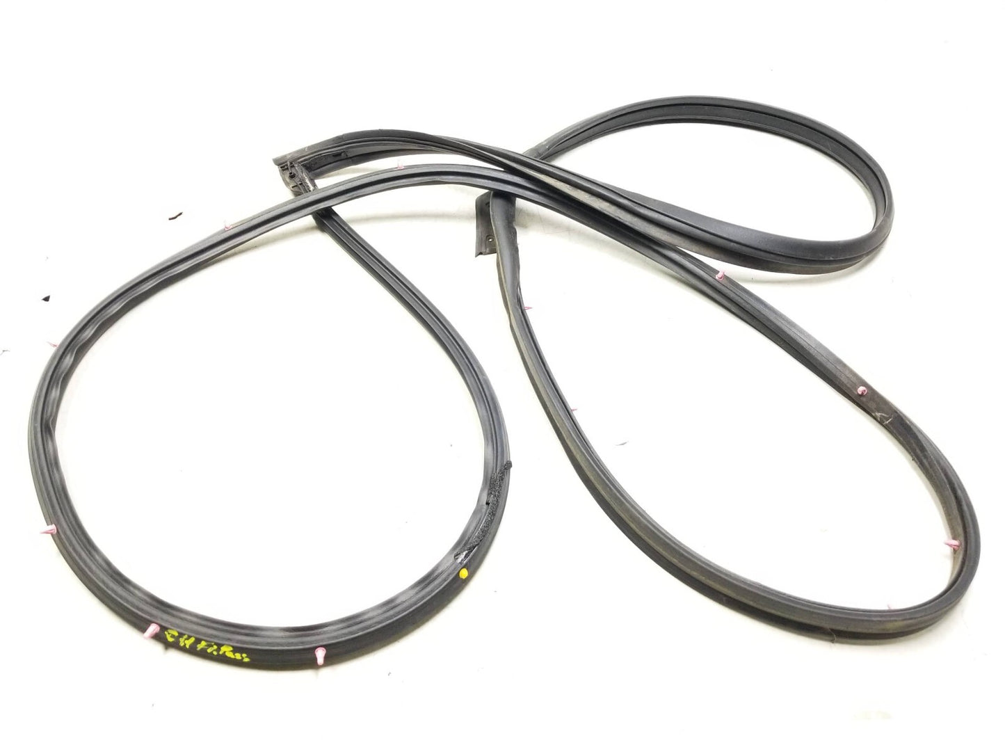 2008 - 2015 Nissan Rogue Front Door Weatherstrip Seal Passenger Side Rh 2pcs OEM