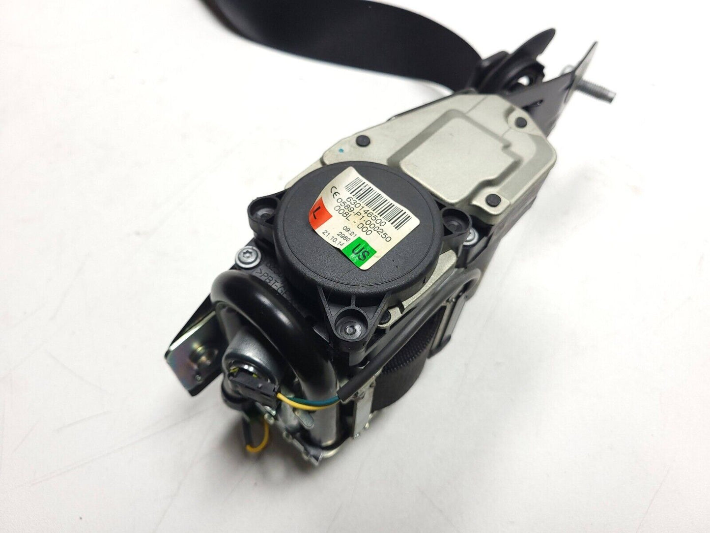 2015 - 2020 Mercedes C300 Front Seat Belt Retractor Driver Side Left OEM
