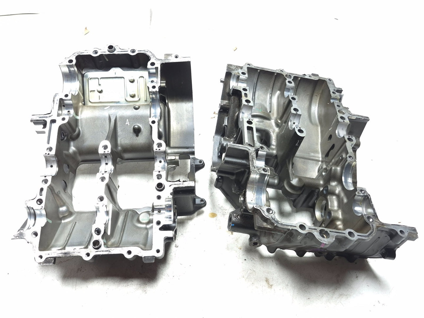 2023 Kawasaki Ninja 400 Ex400 Engine Motor Crankcase Pair OEM