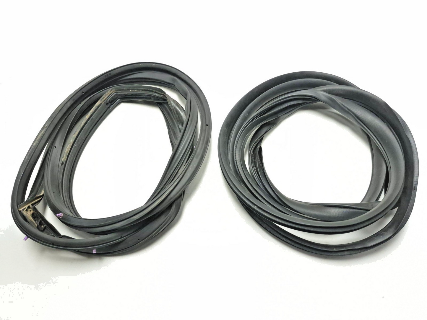 2022 Subaru Crosstrek Front Door Weatherstrip Seal Passenger Side Right 2pcs OEM