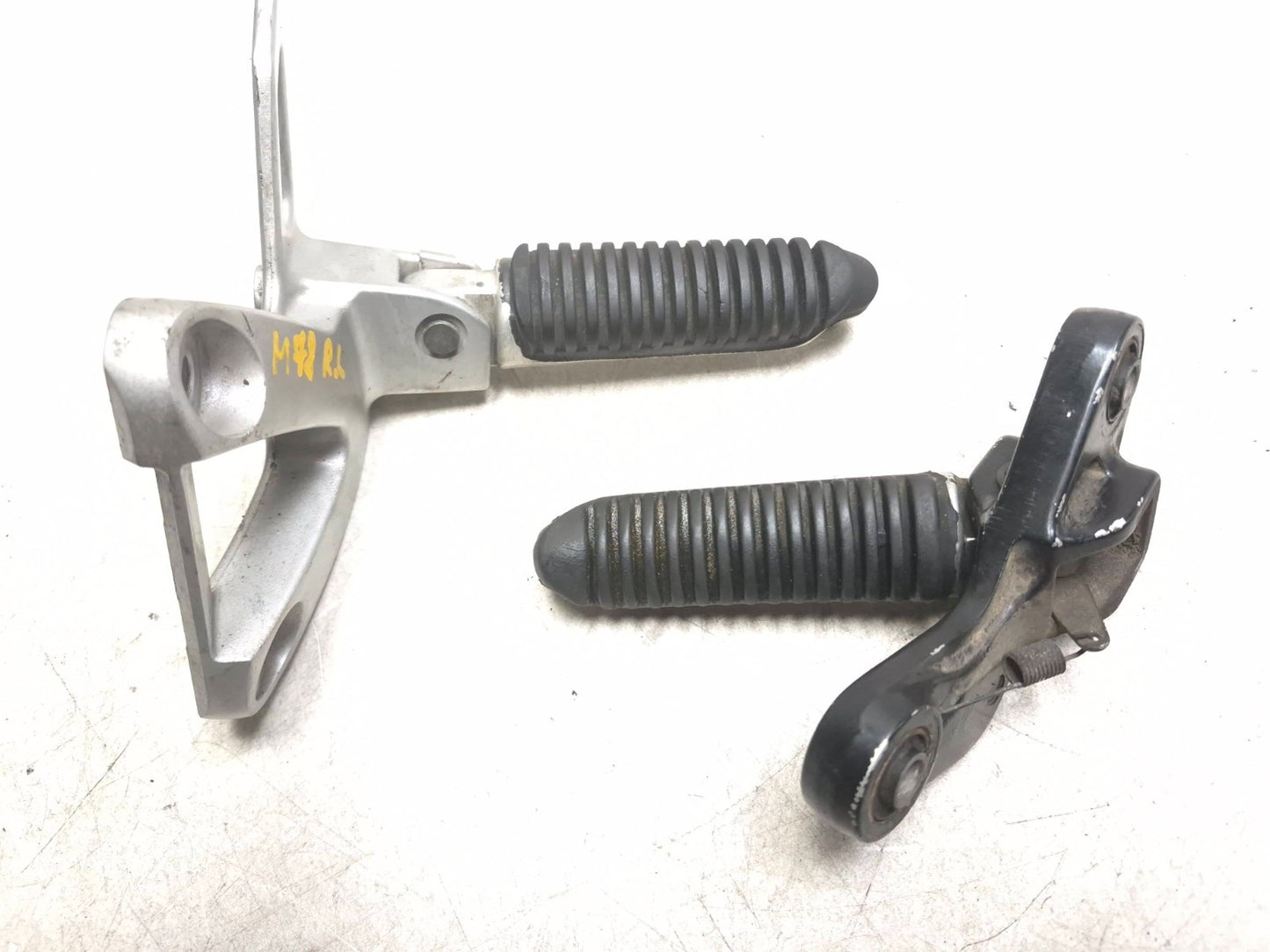 2006 Suzuki Katana Gsx600f Front & Rear Left Footpeg Pair OEM