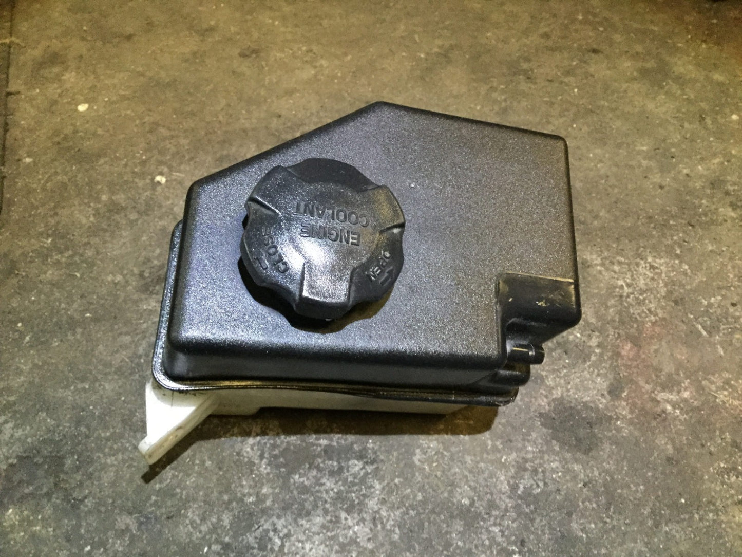 06 07 08 09 10 11 Kia Rio 1.6l Engine Coolant Reservoir Bottle OEM