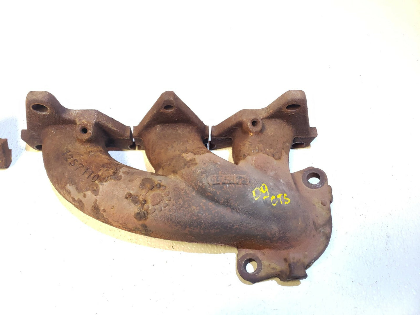 2009 Cadillac CTS Exhaust Manifold 2pcs OEM