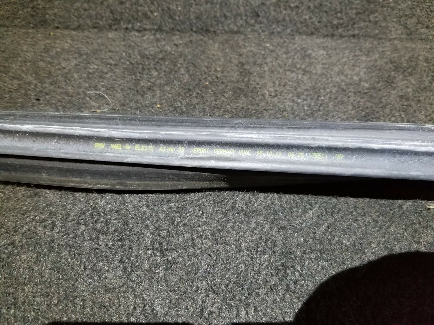 2011 2012 2013 BMW 128i 135i Coupe Front Left Door Outer Weatherstrip Seal OEM
