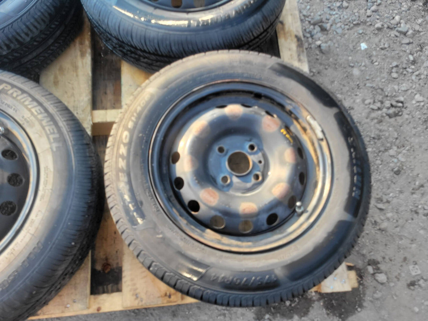 2017 Hyundai Accent Wheel Rim W/ Tire Primewell 175/70r14 4pcs OEM