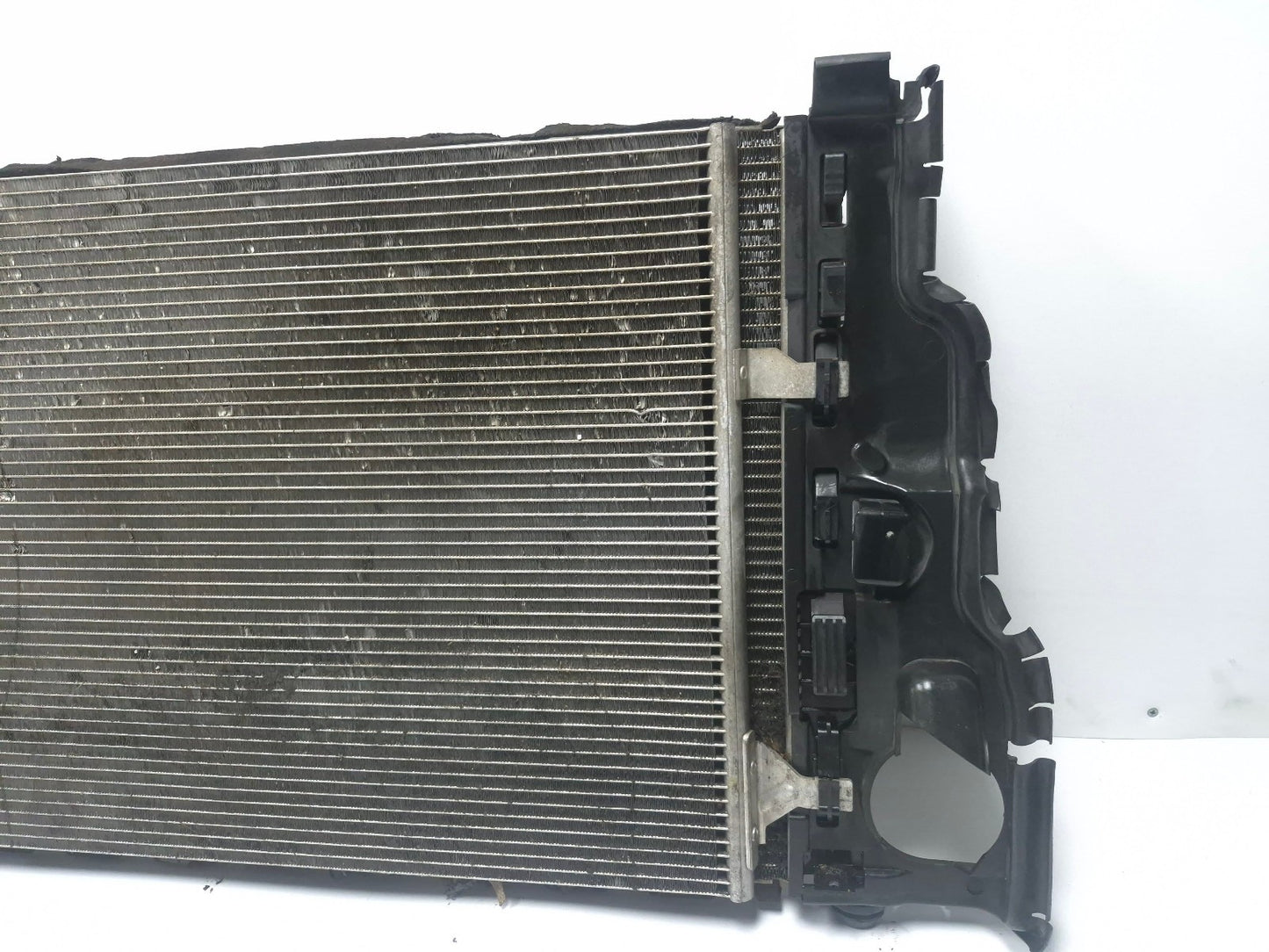 2013 Volvo S60 T5 2.5l Engine Cooling Radiator OEM 31368082
