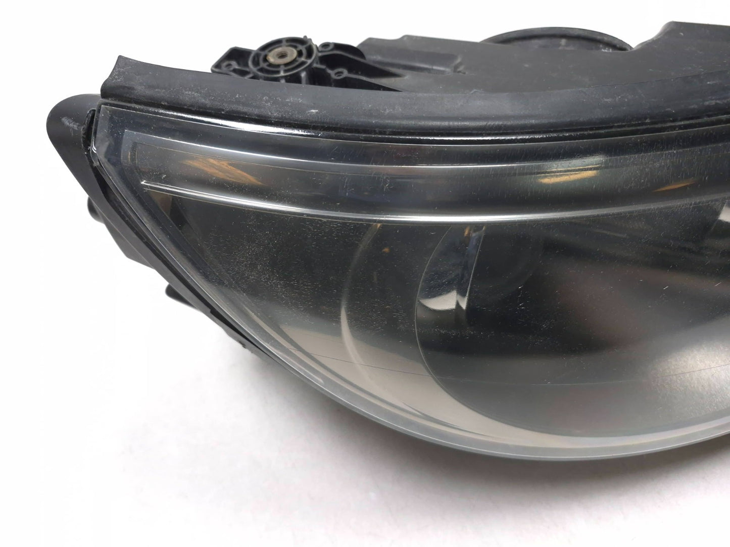2011 Volkswagen Tiguan Headlight Left & Right Xenon OEM