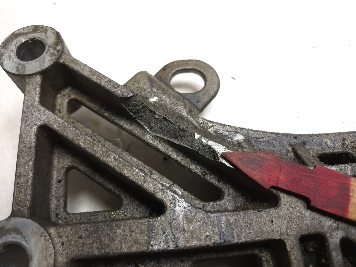 2020 Dodge Challenger 5.7l Transmission Crossmember Mount Bracket OEM