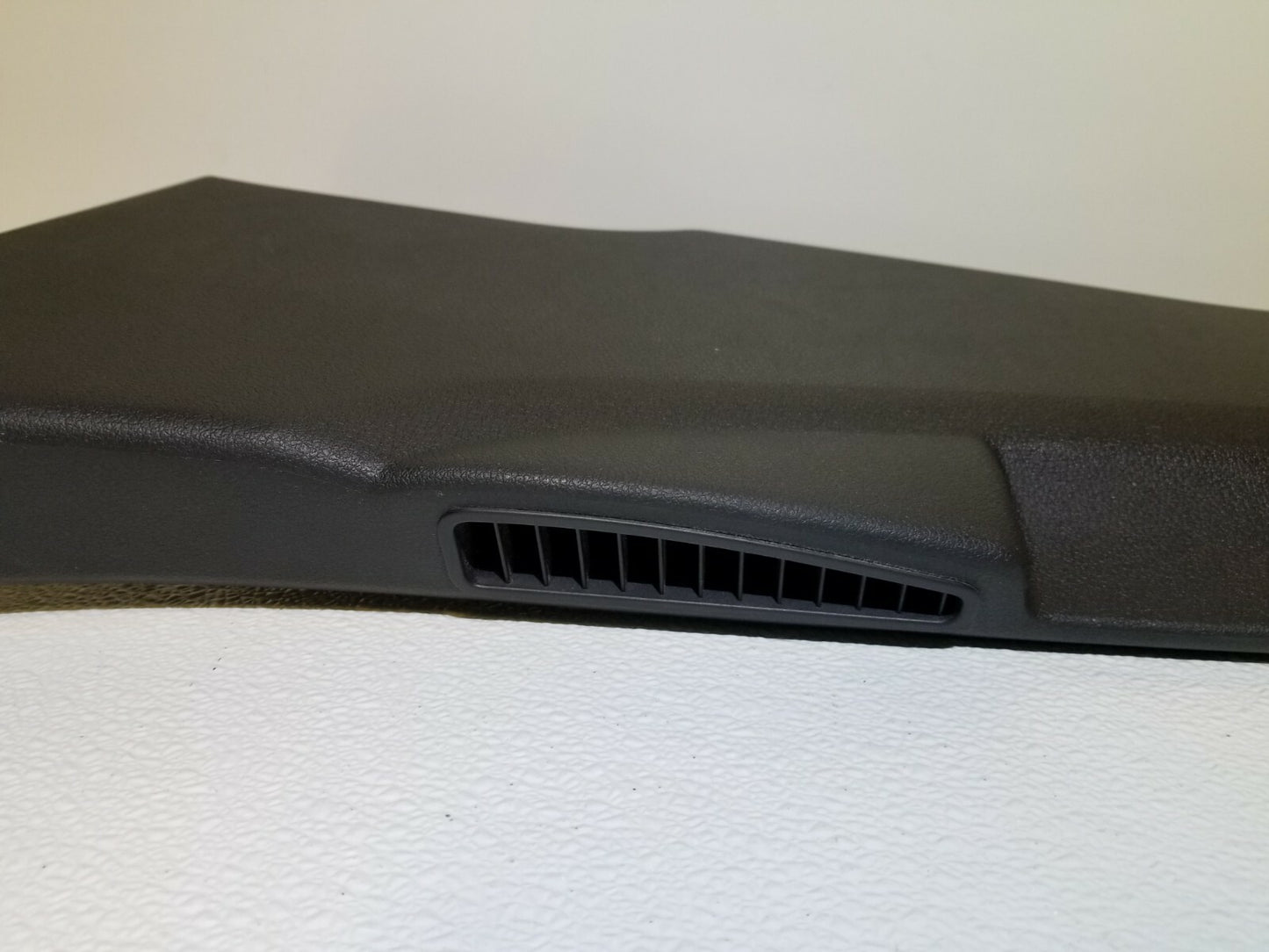 2015 Audi Q7 Center B Pillar Upper Trim Panel W/ Air Vent Left Driver Side OEM