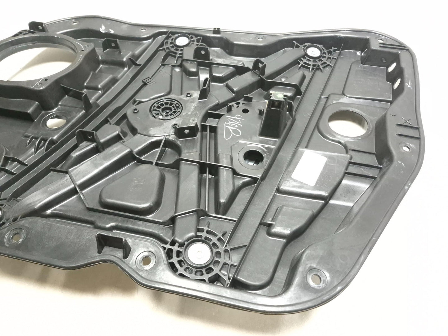 2018 Hyundai Sonata Front Door Window Regulator Panel Passenger Side Right OEM