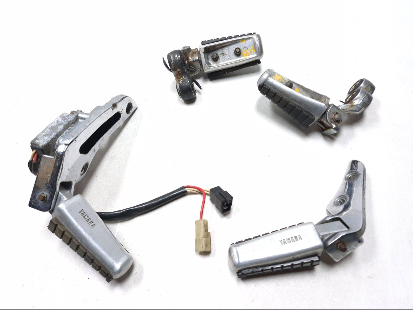 1996 Yamaha Virago Xv750 Rear & Front Footrest 4 Pcs OEM