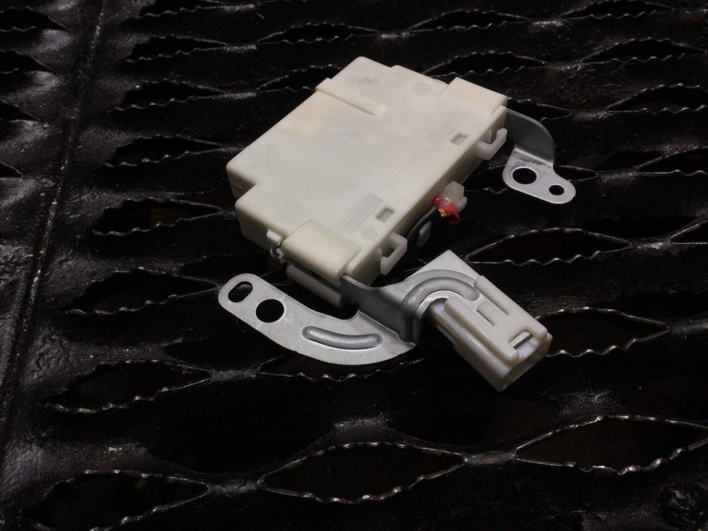 04 05 06 07 08 09 Toyota Prius Smart Key Indoor Oscillator 89992-47030  Oem.