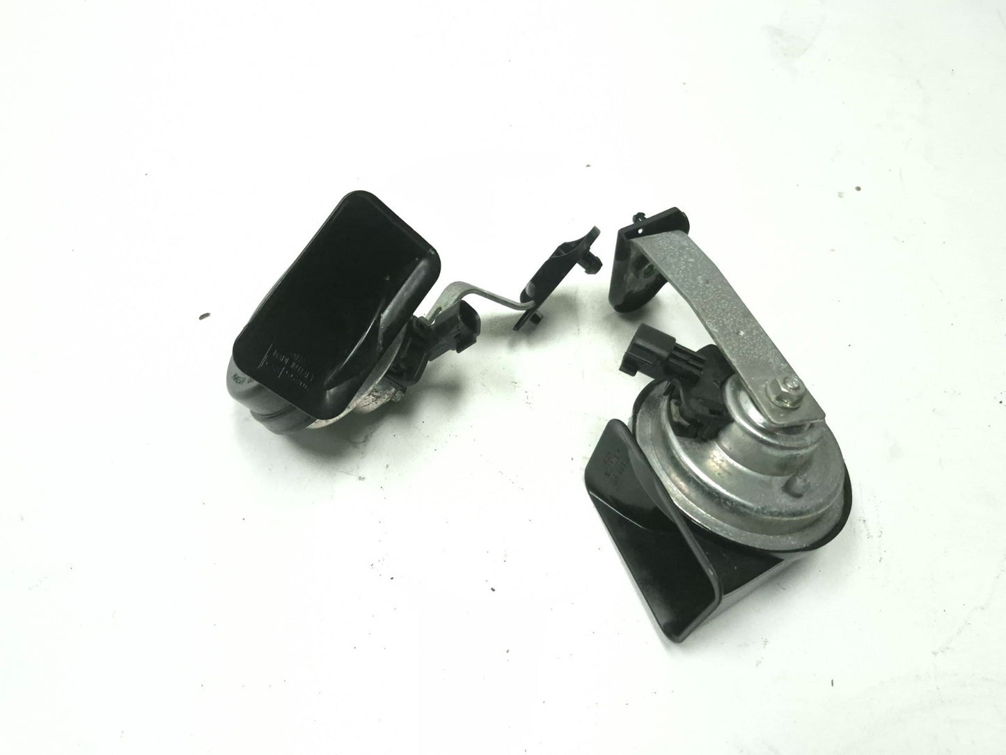 2013 Volvo S60 T5 Horn Signal Pair OEM