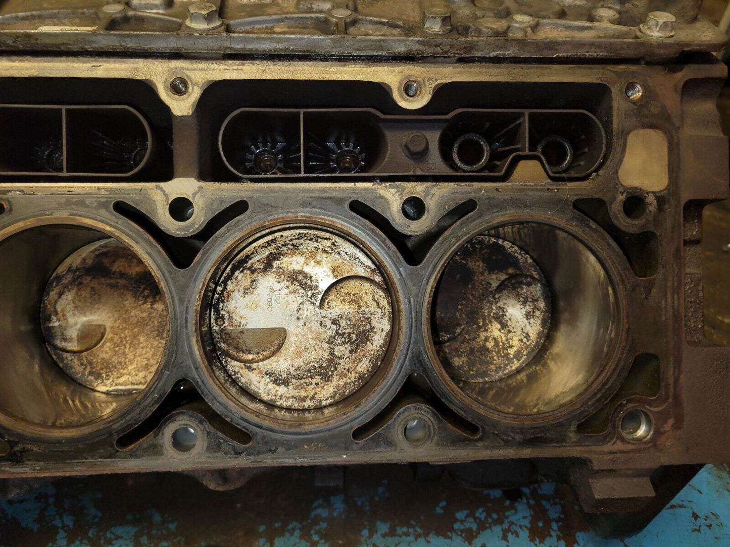 2010 - 2014 Chevrolet Suburban Engine Cylinder Block 5.3l OEM
