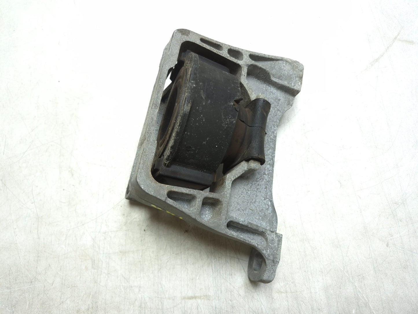 2017 Ford Focus St Engine Mount Bracket Passenger Side Right  OEM