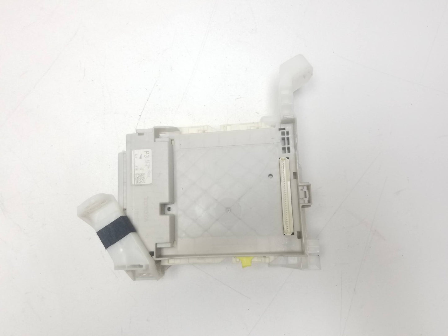 11-17 Lexus CT200h Cabin Fuse Box 82730-76021 OEM