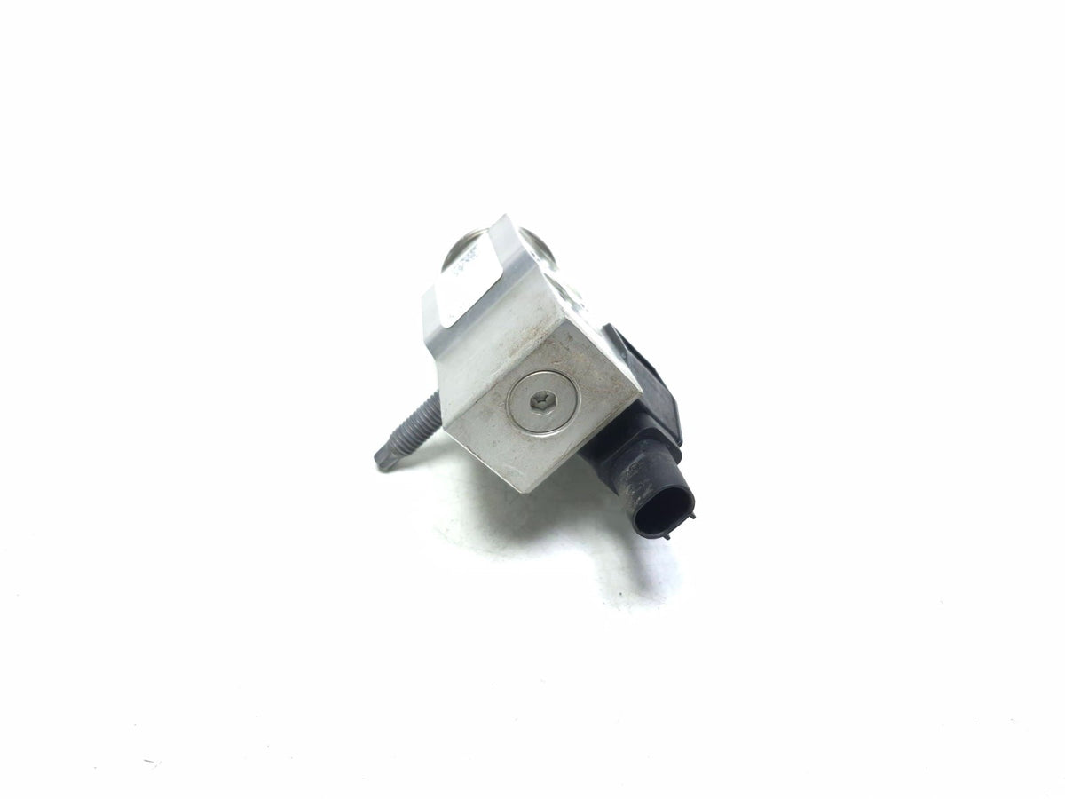 2018 Tesla Model 3 A/c Air Conditioning Expansion Valve 1101878-00-a OEM