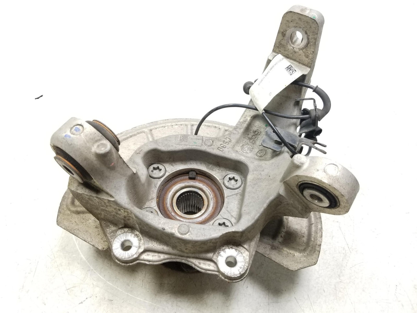 2017 - 2023 Alfa Romeo Stelvio Spindle Knuckle Hub Rear Passenger Side Right OEM
