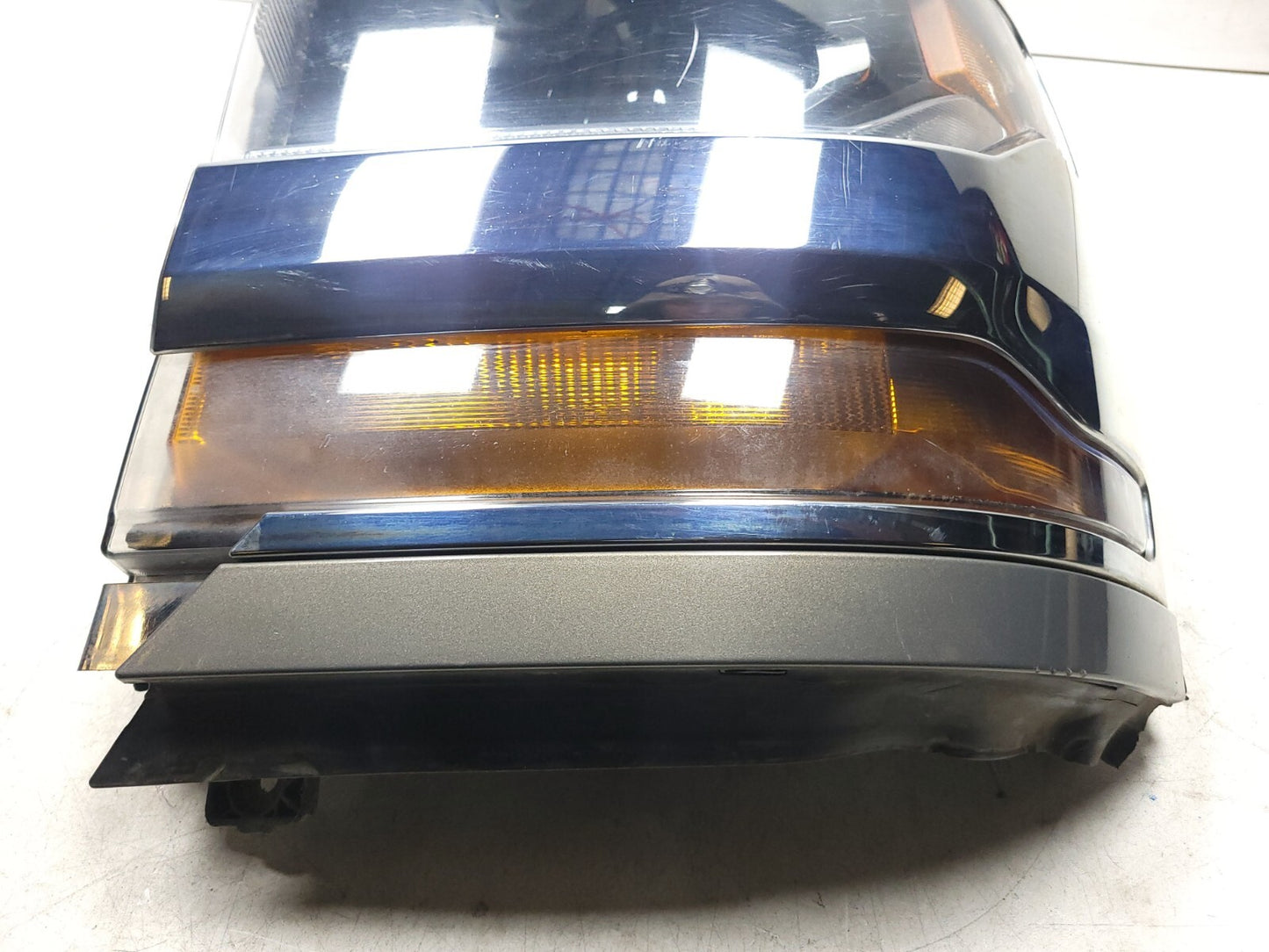 16-19 Chevrolet Silverado 1500 Headlight Left & Right OEM