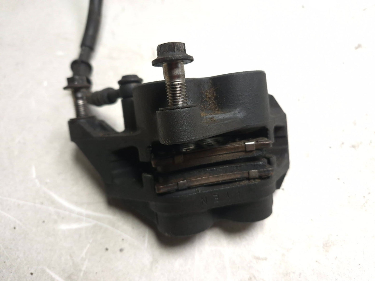 2002 Yamaha Yzf-r6 Front Left & Right Brake Caliper Pair OEM