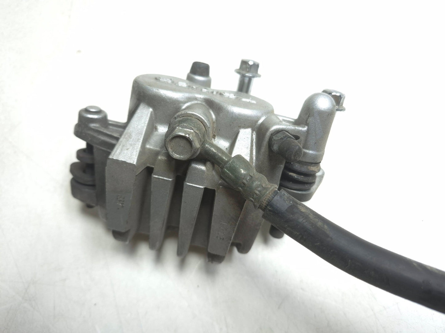 2001 Kawasaki Vulcan 1500 Vn1500 Classic Front Brake Caliper W/ Hose Pair OEM