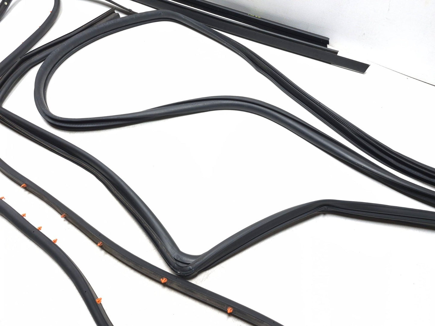 2017 Dodge Journey Rear Driver Door Weatherstrip Seal 5 Pcs OEM