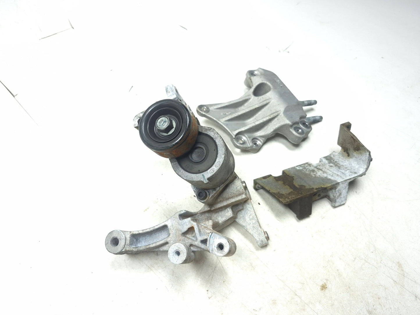 2018 Hyundai Sonata 2.4l Belt Tensioner Pulley & A/c Compressor Bracket 3 Pcsoem