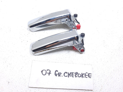2006 - 2010 Jeep Grand Cherokee Interior Door Handle Pair Oem. Passenger