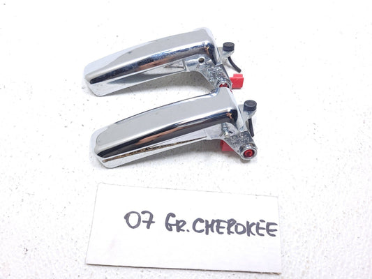 2006 - 2010 Jeep Grand Cherokee Interior Door Handle Pair Oem. Passenger