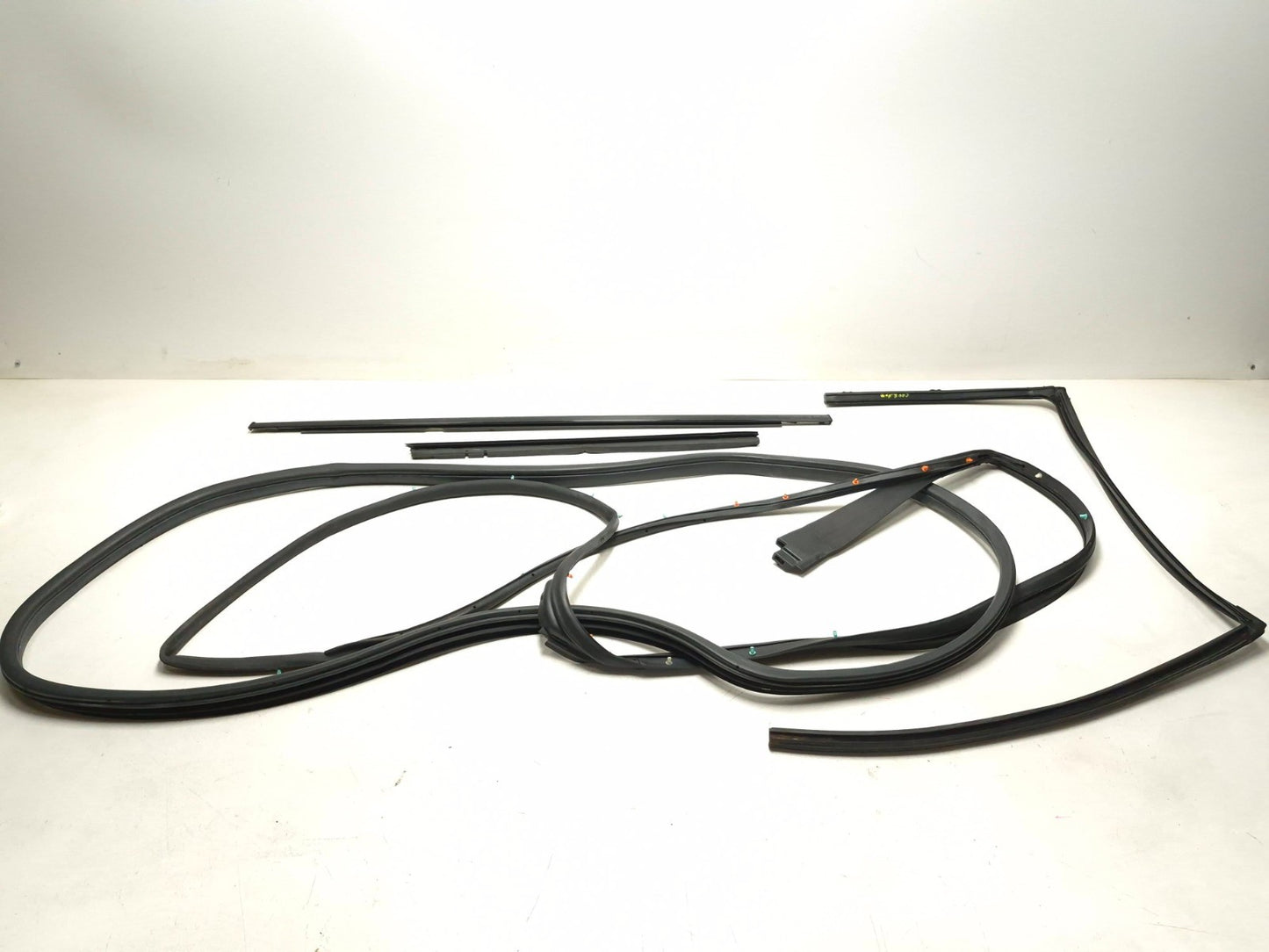2007 Acura Tl Type-s Rear Door Weatherstrip Seal Right Passenger Side Set OEM