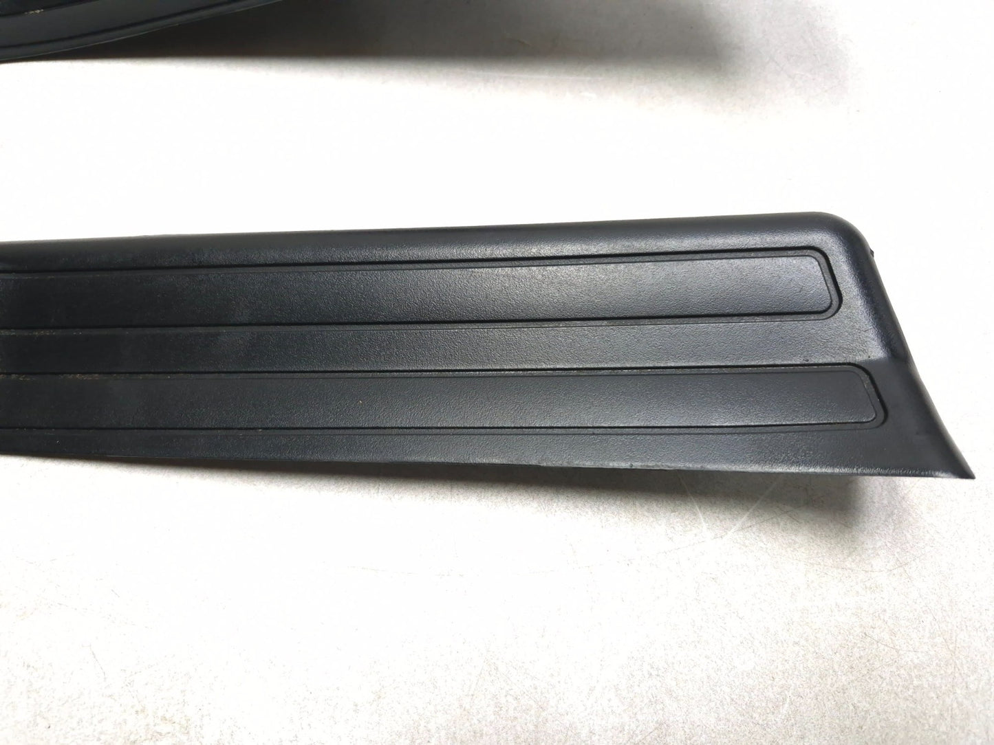 01 02 03 04 05 BMW E46 Sdn Rear Door Sill Plate Cover Trim Left & Right 2pcs OEM