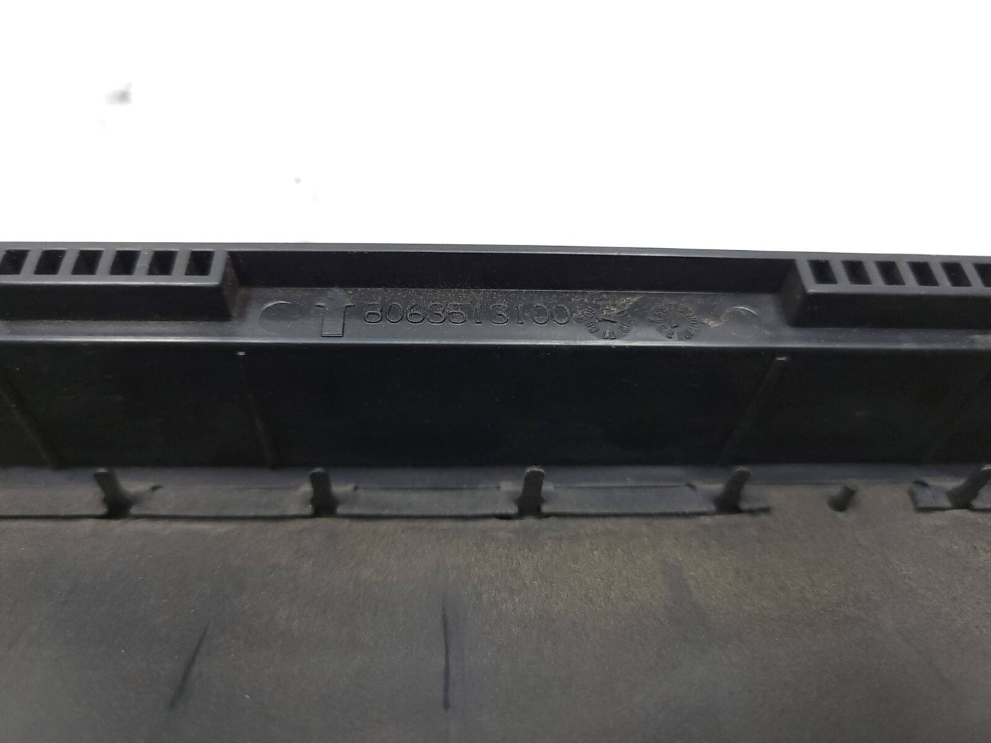 09-14 Hyundai Genesis Rear Quarter Pressure Vent Grille Pair OEM Sedan