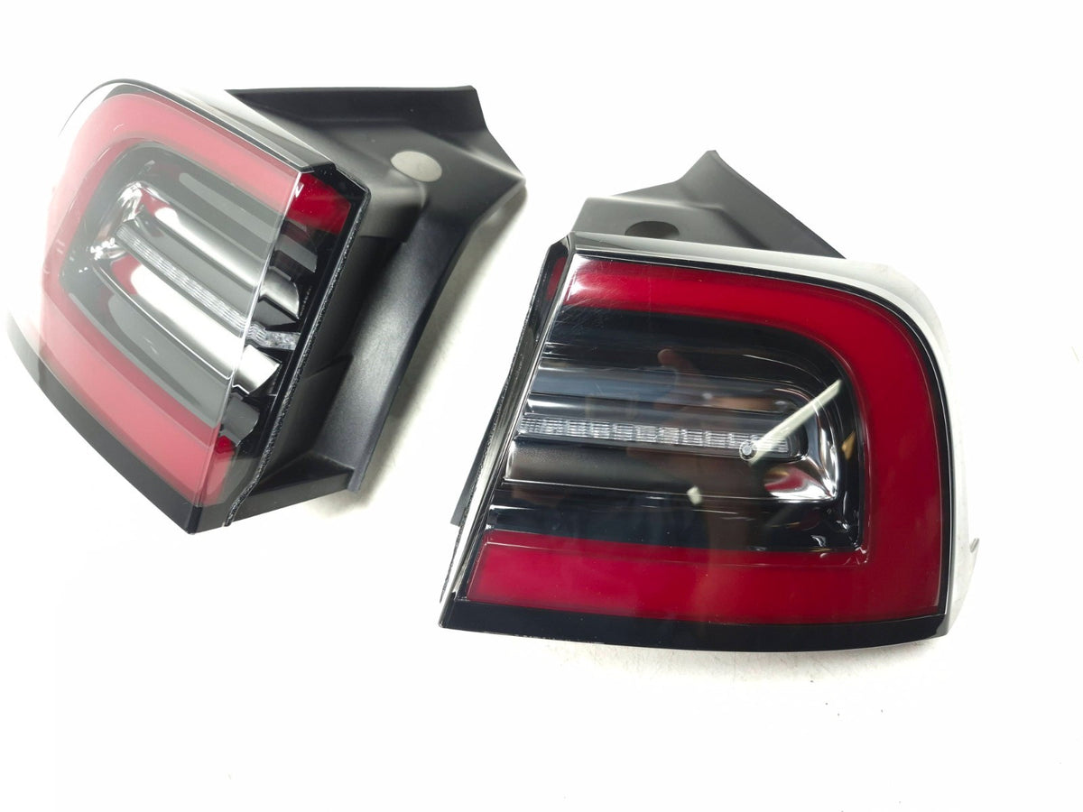 2018 Tesla Model 3 Rear Outer Tail Light Left & Right 1077398-90-e OEM
