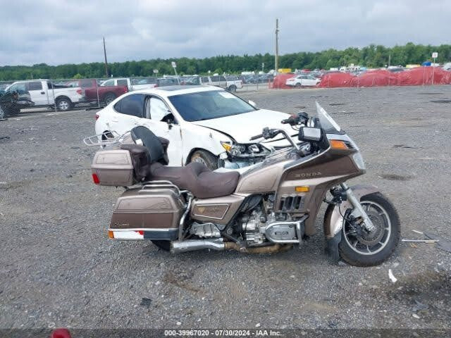 1984 - 1987 Honda Gl1200 Goldwing Rear Seat Back W/ Luggage Case OEM