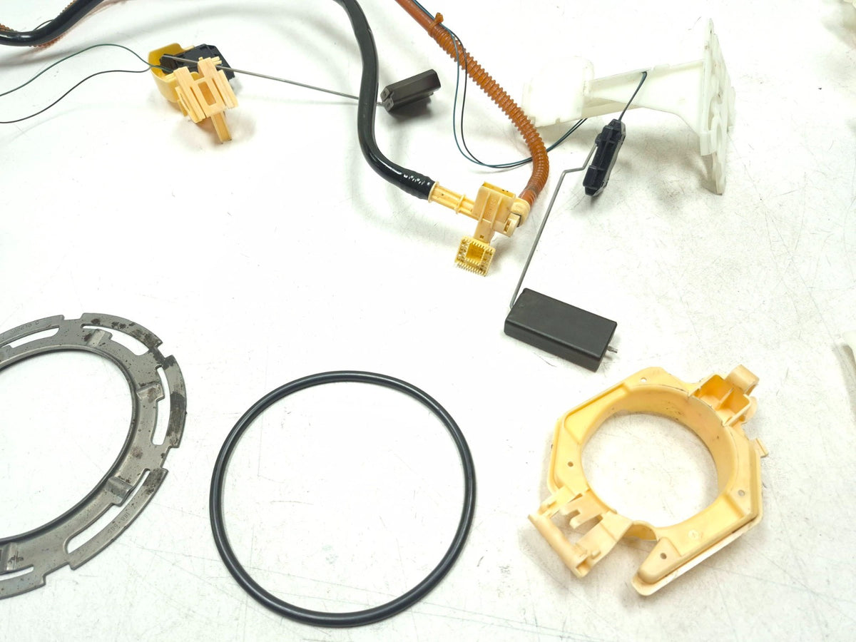 2011 BMW 750li Fuel Pump 16-11-7-217-261 OEM