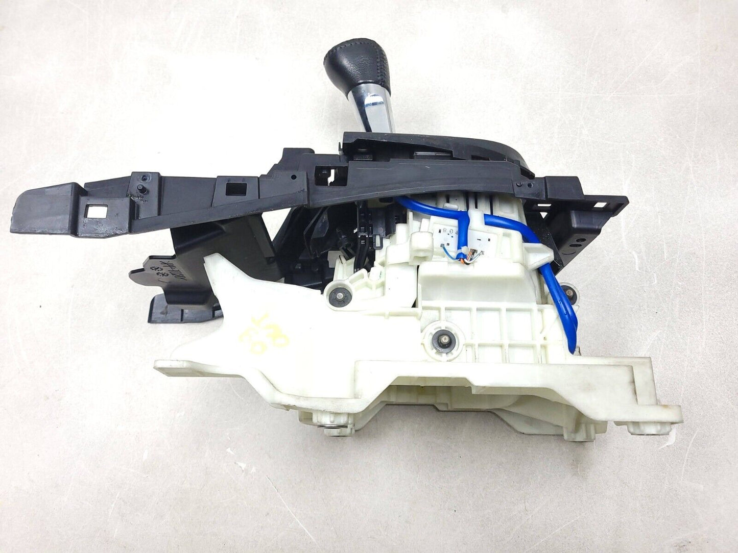 2007-2010 Mitsubishi Outlander Automatic Transmission Gear Shifter  OEM