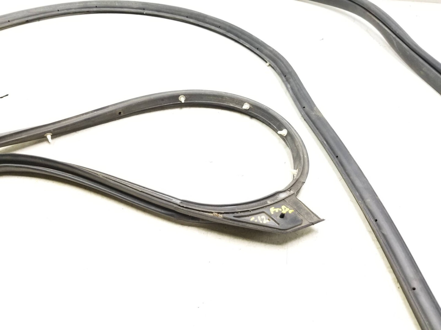 2011 - 2013 Kia Sportage Door Weatherstrip Seal Front Driver Side Left 2pcs OEM