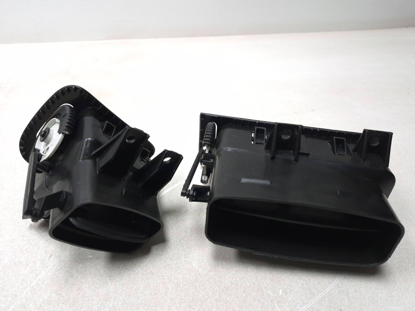 2007 Saab 9-5 Front Passenger Air Nozzle Grille 2 Pcs OEM