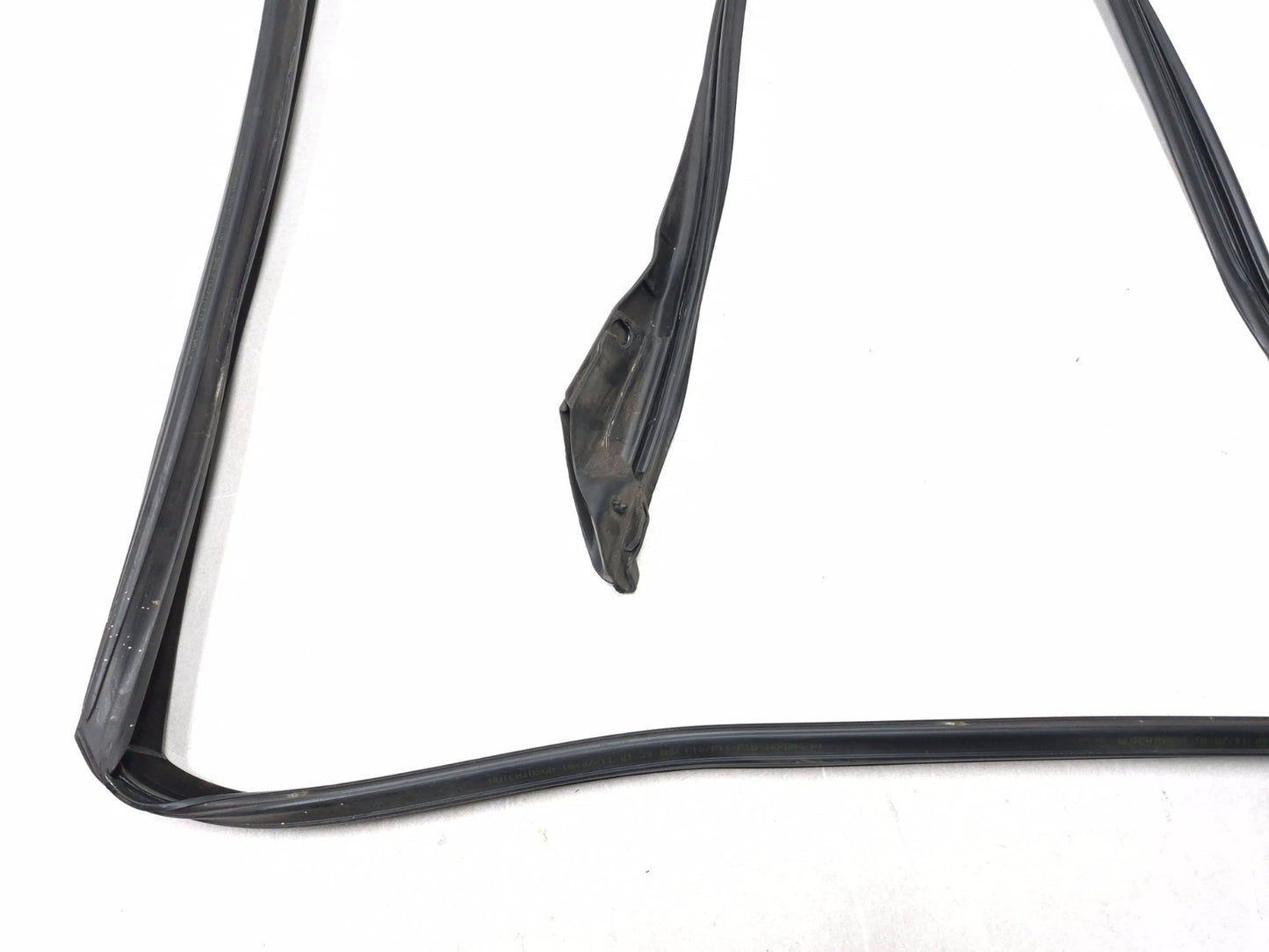 2011 BMW 535i F10 Front Door Window Belt Weatherstrip Seal Passenger Side Rh OEM