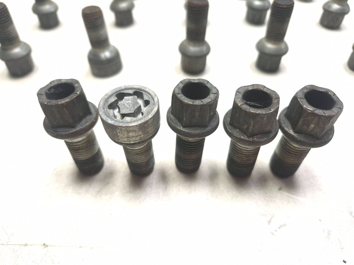 2016 VW Jetta Wheel Lug Bolt W/ Anti Theft Bolt 20pcs OEM 30k Miles