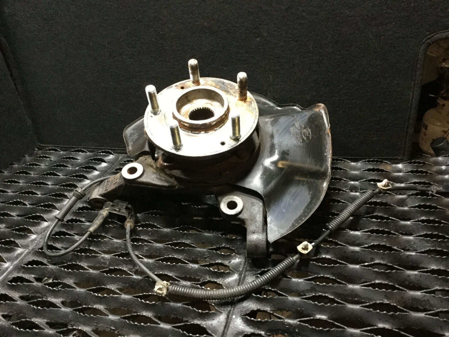 2008 Hyundai Veracruz Front Spindle Knuckle Wheel Hub Right Passenger Side OEM