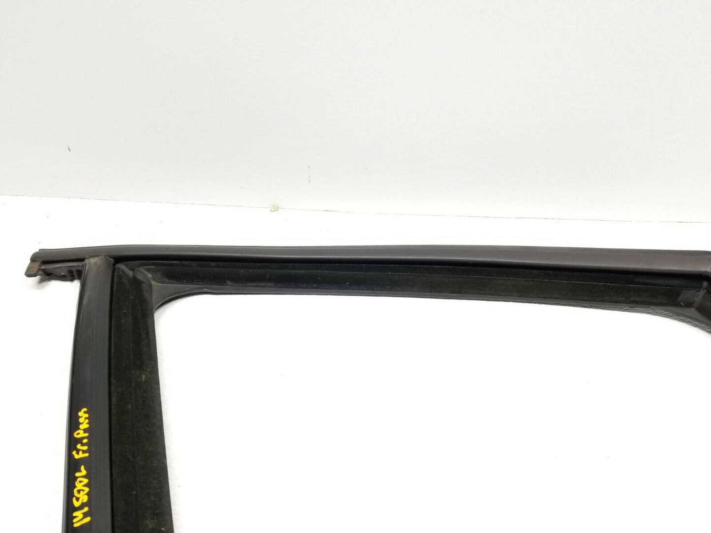 14-17 Fiat 500l Door Window Glass Weatherstrip Seal Front Passenger Right OEM