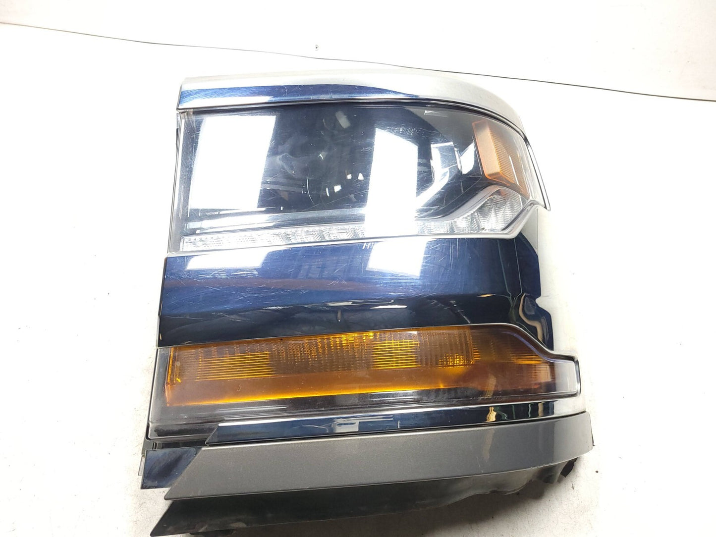 16-19 Chevrolet Silverado 1500 Headlight Left & Right OEM